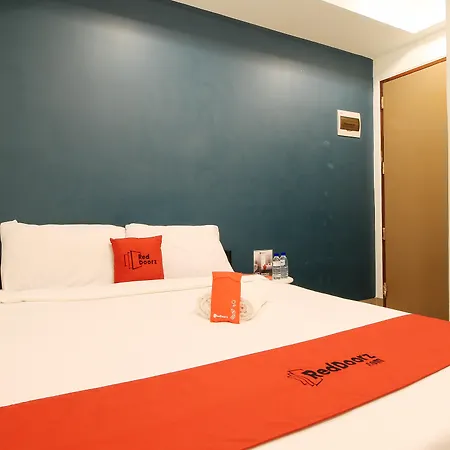 Reddoorz Plus @ San Marcelino Malate